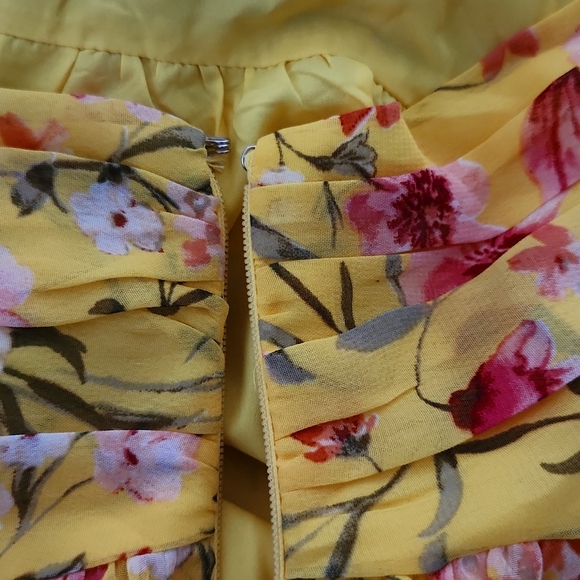 Fashion Nova Medium Yellow Floral Dreams Halter Romper NWT - Picture 8 of 8